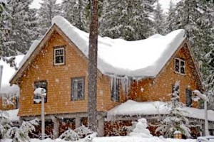 Snow at Longmire Lodge